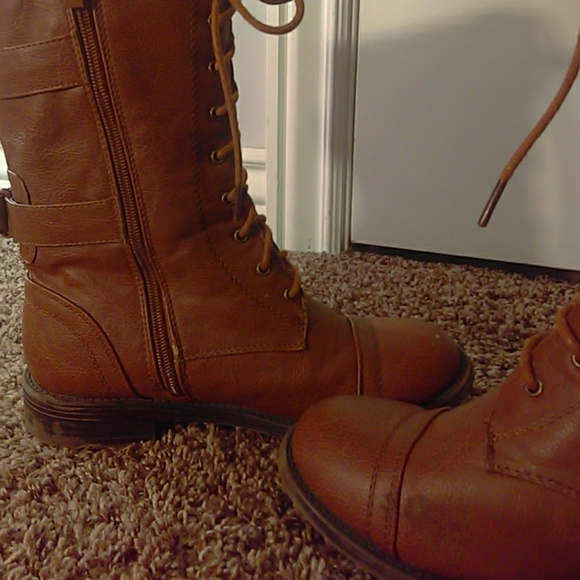 Top moda faux leather boots. - Picture 3 of 4